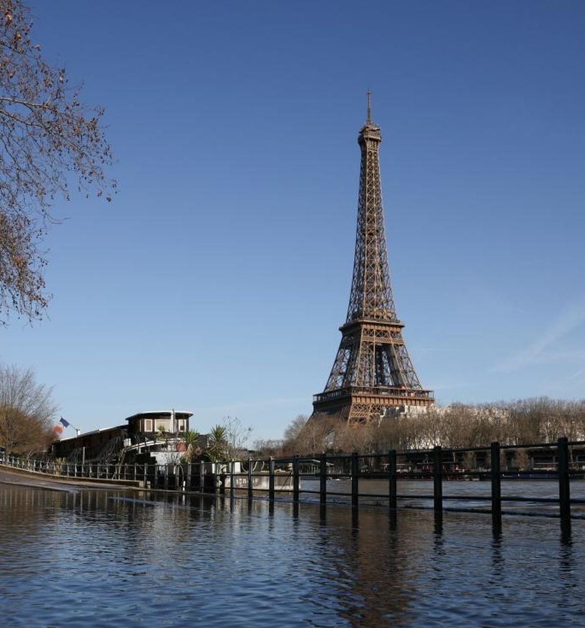 Paris'te dün aşırı sıcaklar nedeniyle 109 kişi hayatını kaybetti
