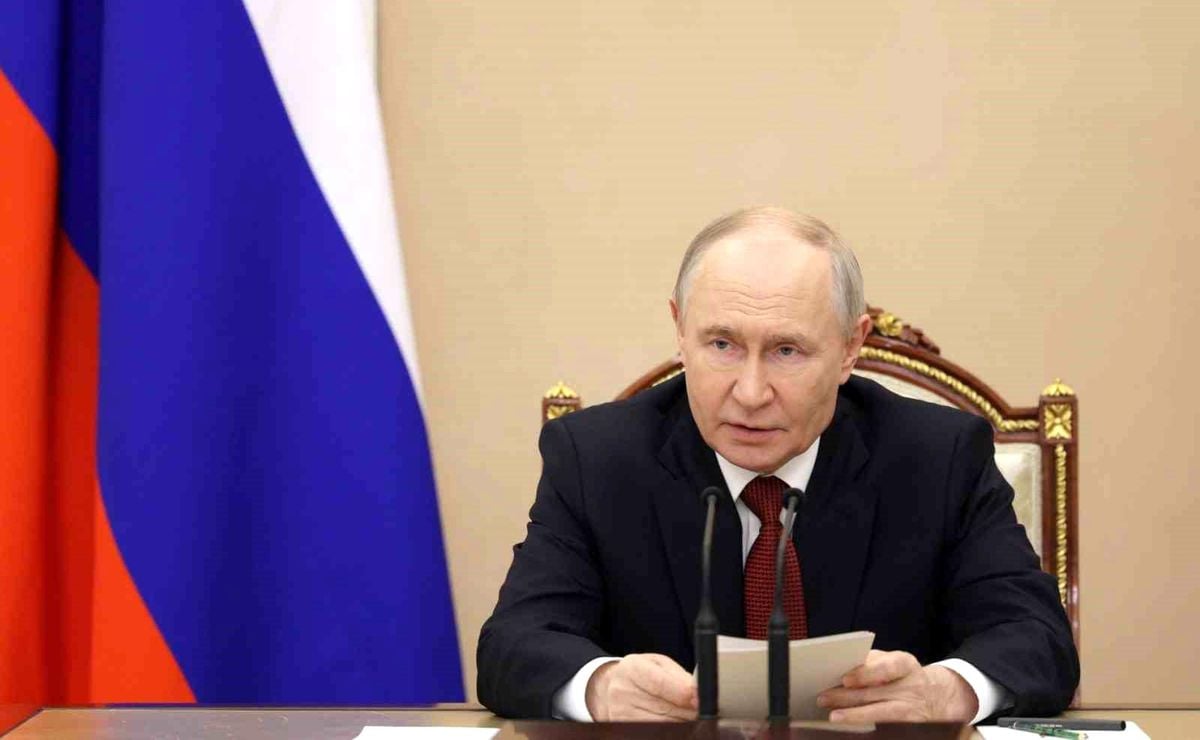 Rusya Devlet Başkanı Vladimir Putin konuşma yaparken