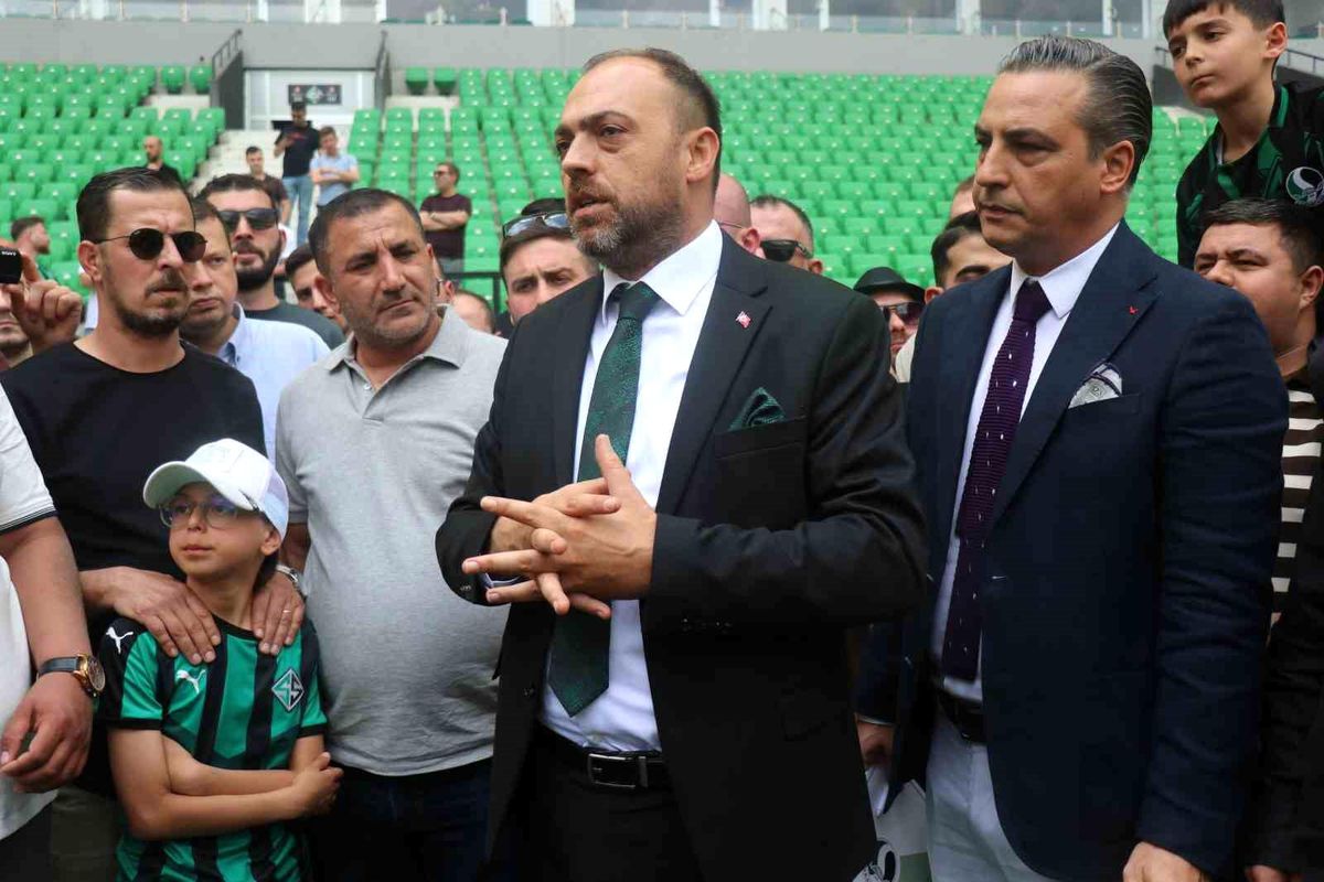 Sakaryaspor logosu ve kongre salonu