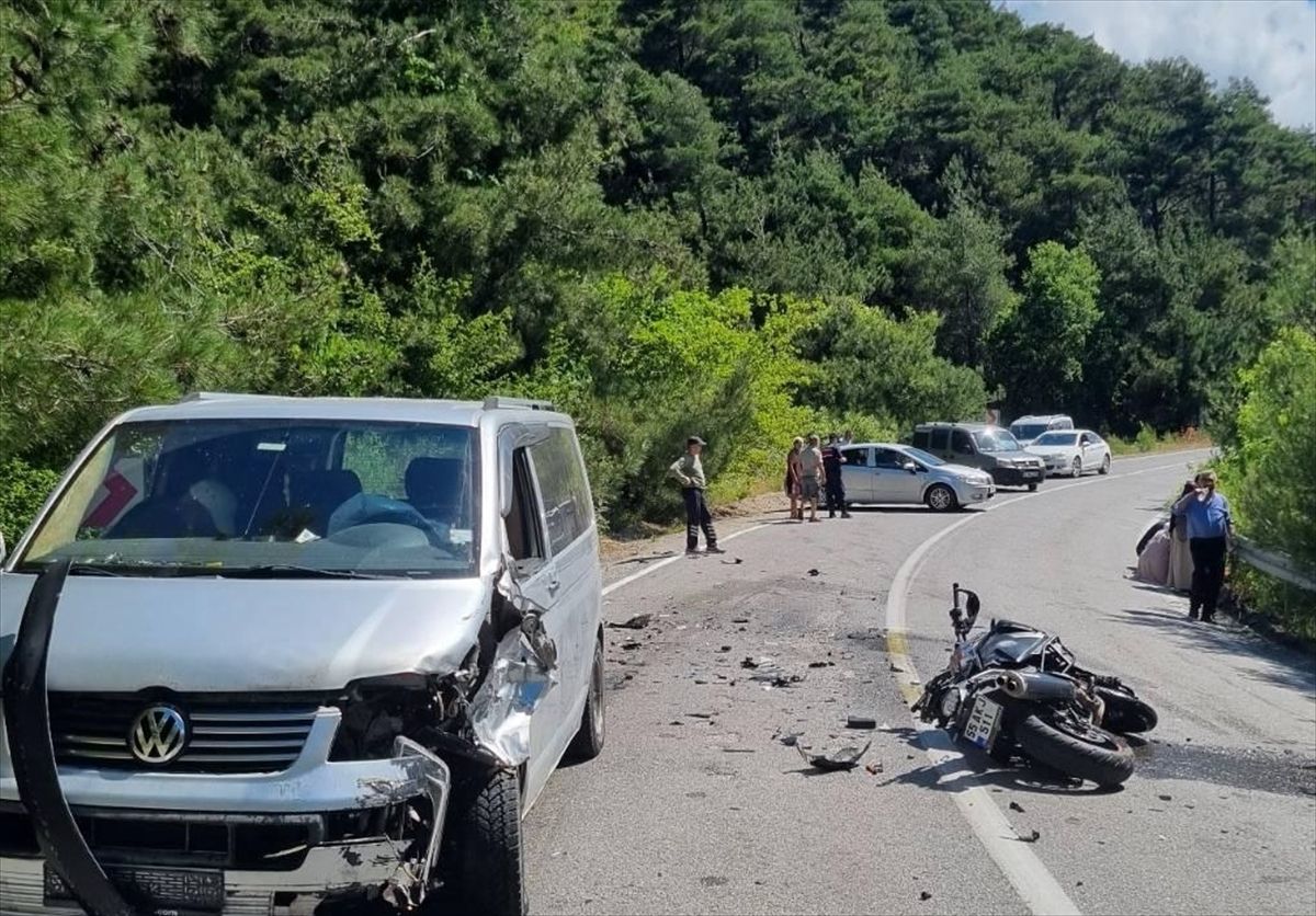 Samsun'da minibüsle çarpışan motosikletin sürücüsü hayatını kaybetti