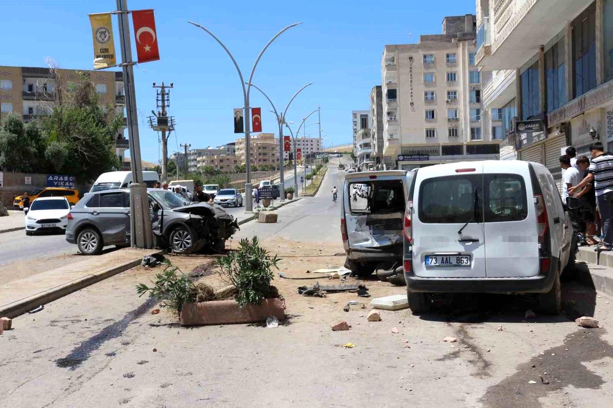 Şırnak'ta zincirleme trafik kazası: 4 yaralı