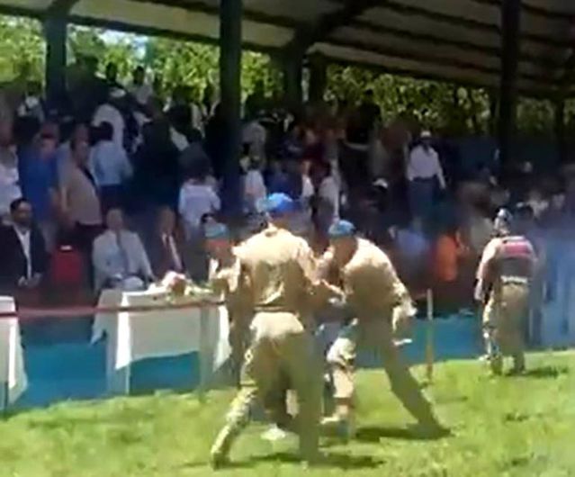 Tartışmalı güreşler olaylı başladı