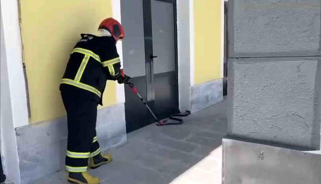 TCDD binasına giren yılan paniğe neden oldu