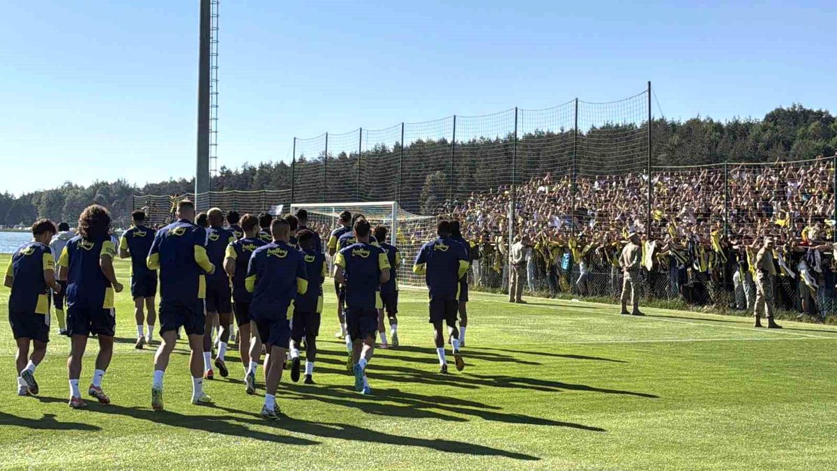 Topuk Yaylası'nda sarı-lacivert coşku: Fenerbahçe'yi 20 bin taraftar yalnız bırakmadı
