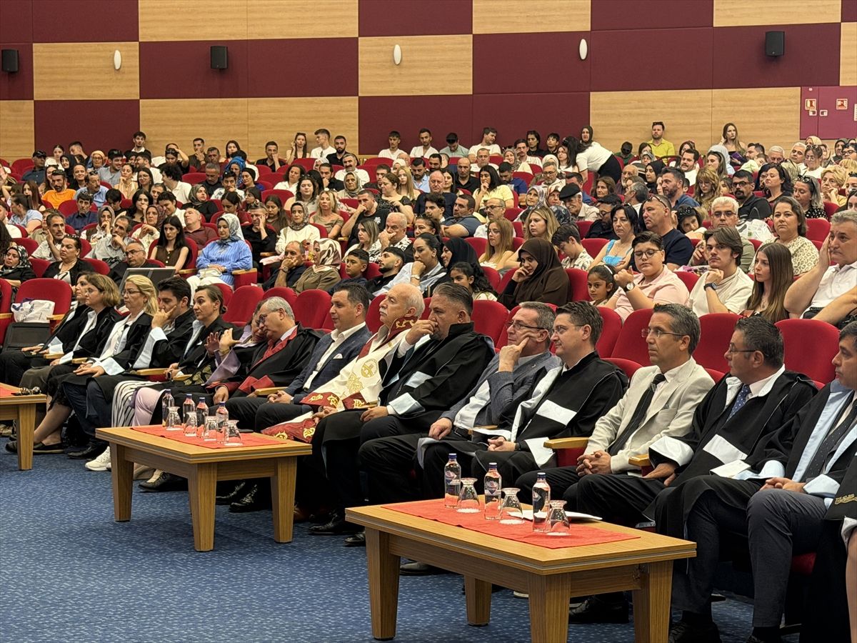 Trakya Üniversitesinde mezuniyet törenleri sürüyor