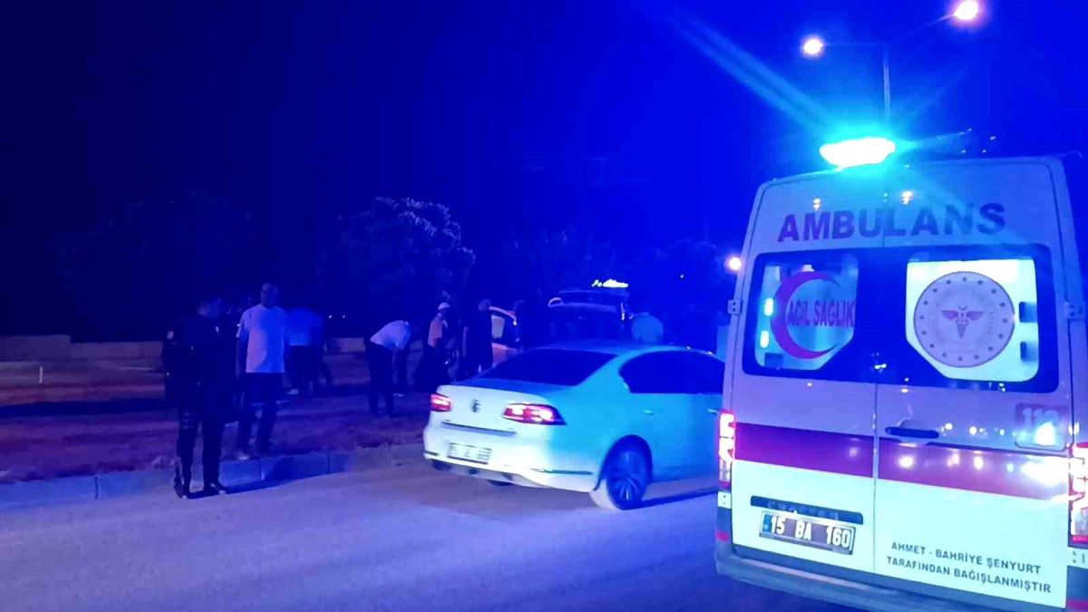 Yolcu otobüsü ile hafif ticari araç çarpıştı: 3 yaralı