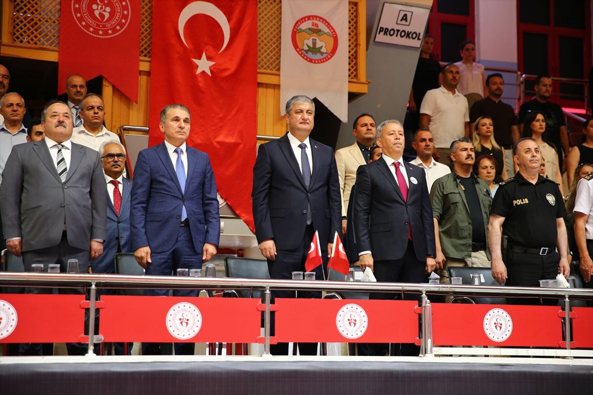 Adana ve Osmaniye'de spor okulları törenle açıldı