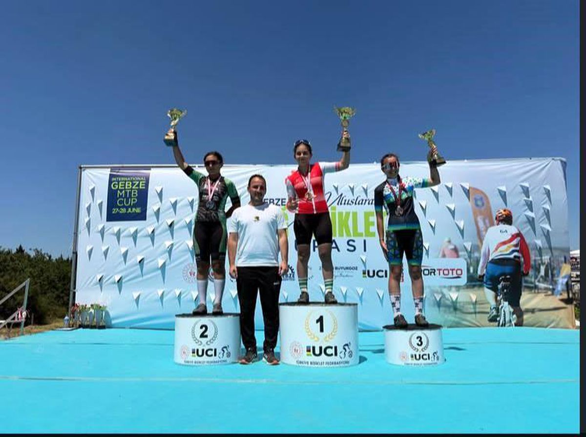Akhisarlı pedallar Kocaeli'de 6 madalya ve 2 şampiyonluk kazandı