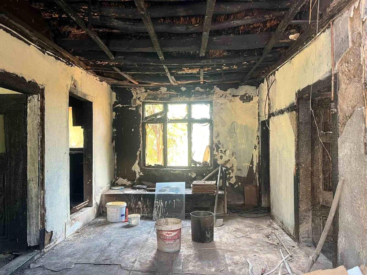 Alevlerin geride bıraktığı acı tablo: Evi yanan acılı baba uzatılacak yardım elini bekliyor