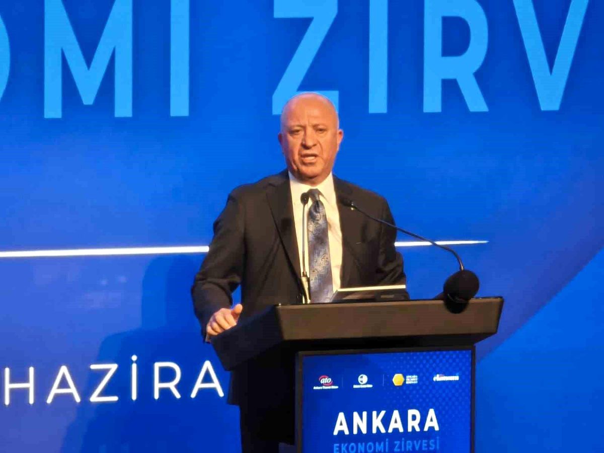 ASO Başkanı Nurettin Ardıç konuşma yaparken