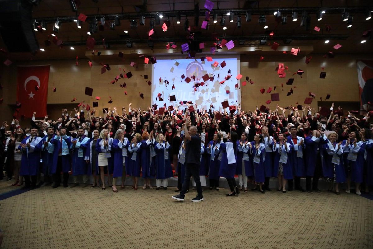 Akdeniz Üniversitesi Tıp Fakültesi mezuniyet töreninden genel görünüm