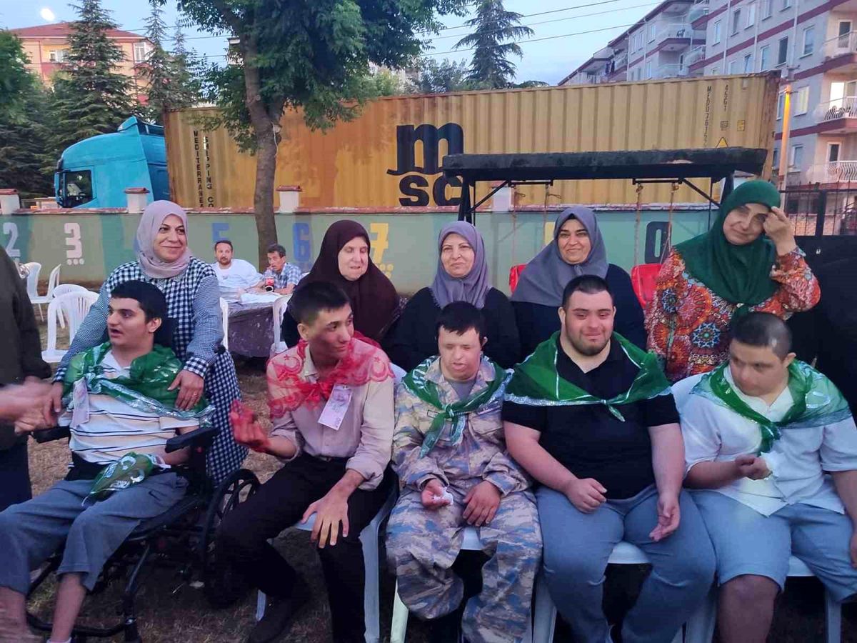İnegöl'de özel bireyler için düzenlenen temsili asker eğlencesinden bir kare