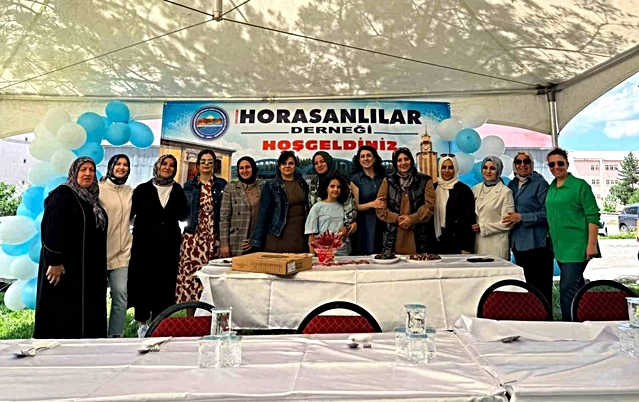 “Bahçe bizden, bohça sizden” diyerek buluştular