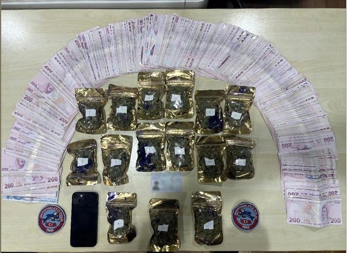 Bakırköy'de aracın torpidosunda zulalanmış uyuşturucu çıktı