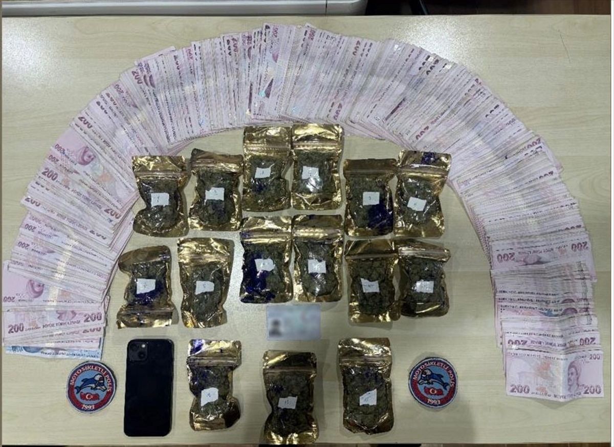 Bakırköy'de otomobilinde uyuşturucu ele geçirilen sürücü tutuklandı