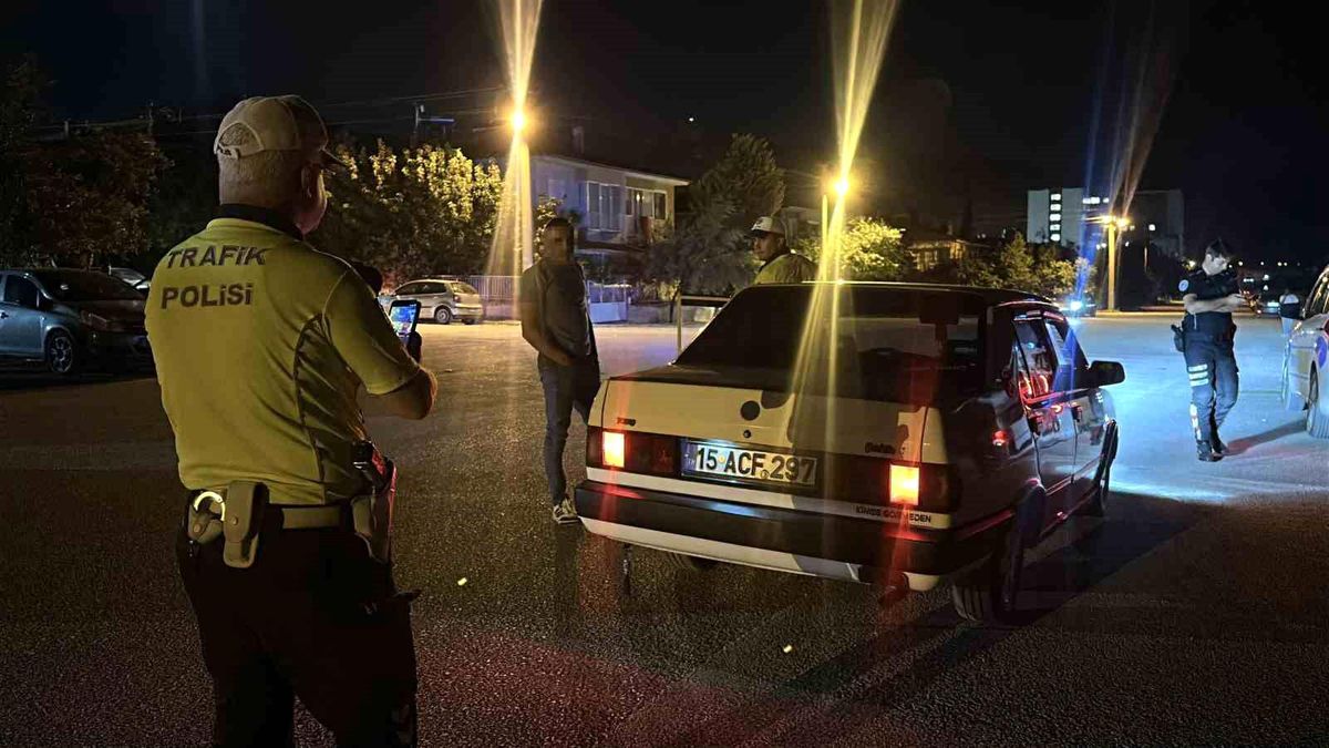 Burdur'da abartı egzoz kullanılan 2 araç trafikten men edildi