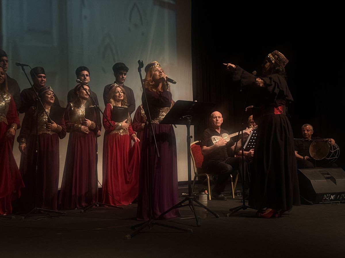 Harı-Bülbül Korosu'nun Bursa'da verdiği Azerbaycan müziği konseri.