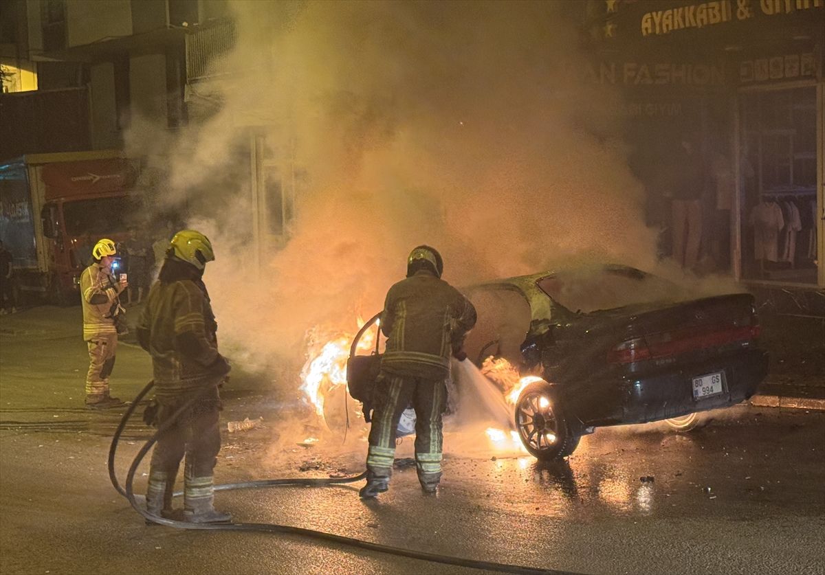 Bursa'da seyir halindeki otomobil yandı