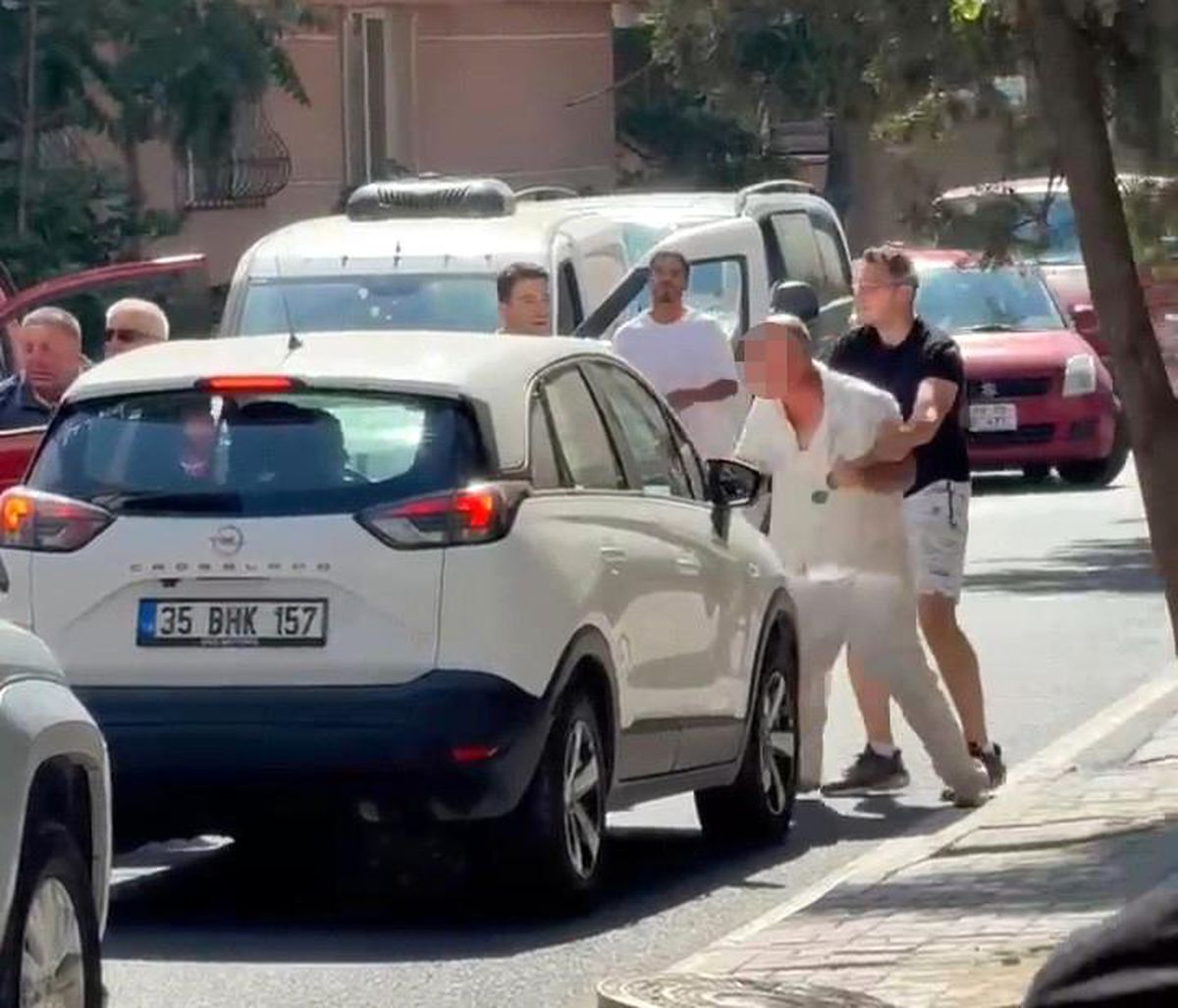 Çorlu'da yol verme kavgası kamerada