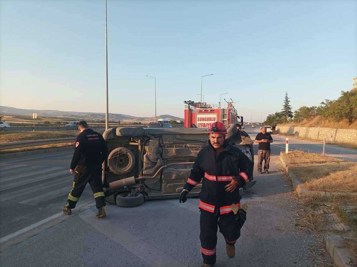 Çorum'da otomobil ile motosikletin çarpıştığı kazada 3 kişi yaralandı