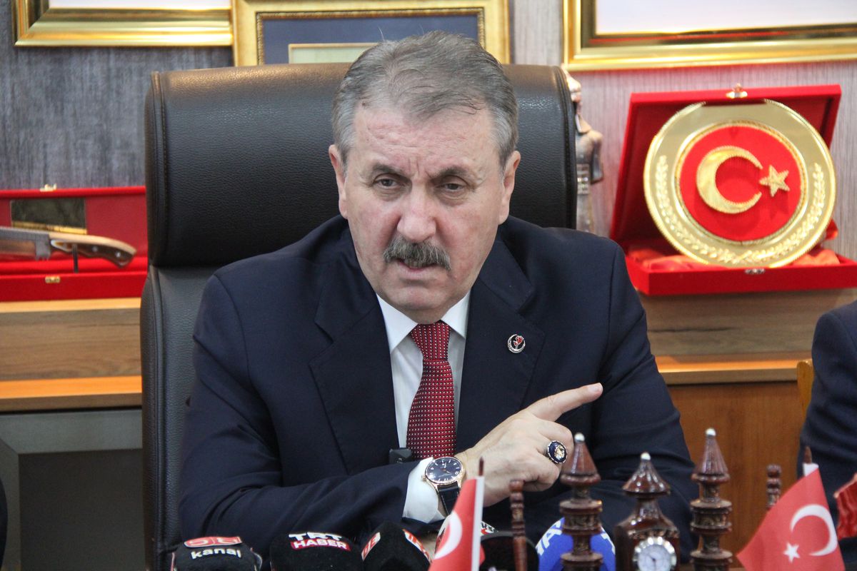 BBP Lideri Destici'den İstanbul Barosu'nun LGBTİ+ Pankartına Sert Tepki