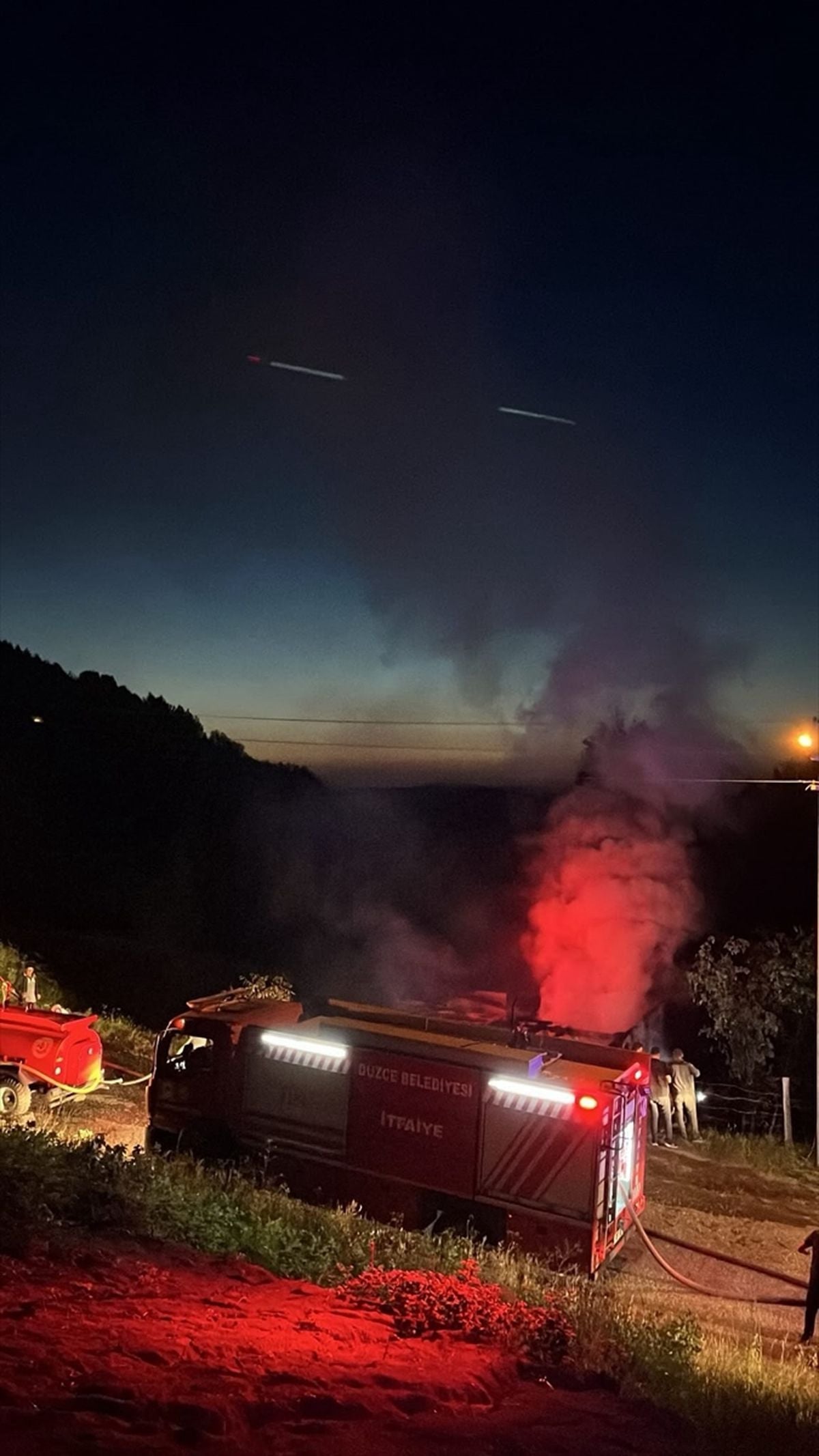 Düzce'de çıkan yangında yayla evi kullanılamaz hale geldi
