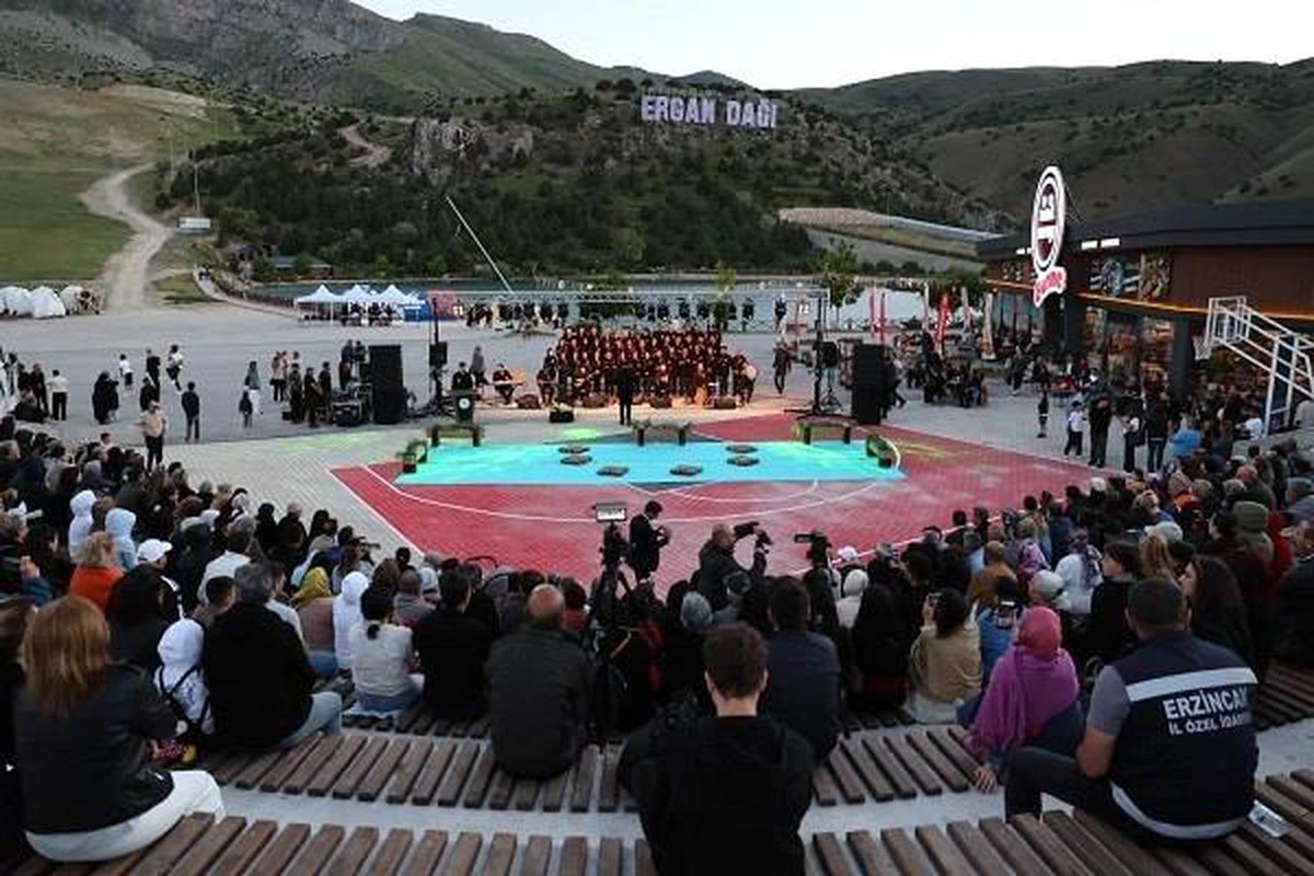 Erzincan'da Matem Gecesi ve Kardeşlik Korosu ile Birlik Mesajı