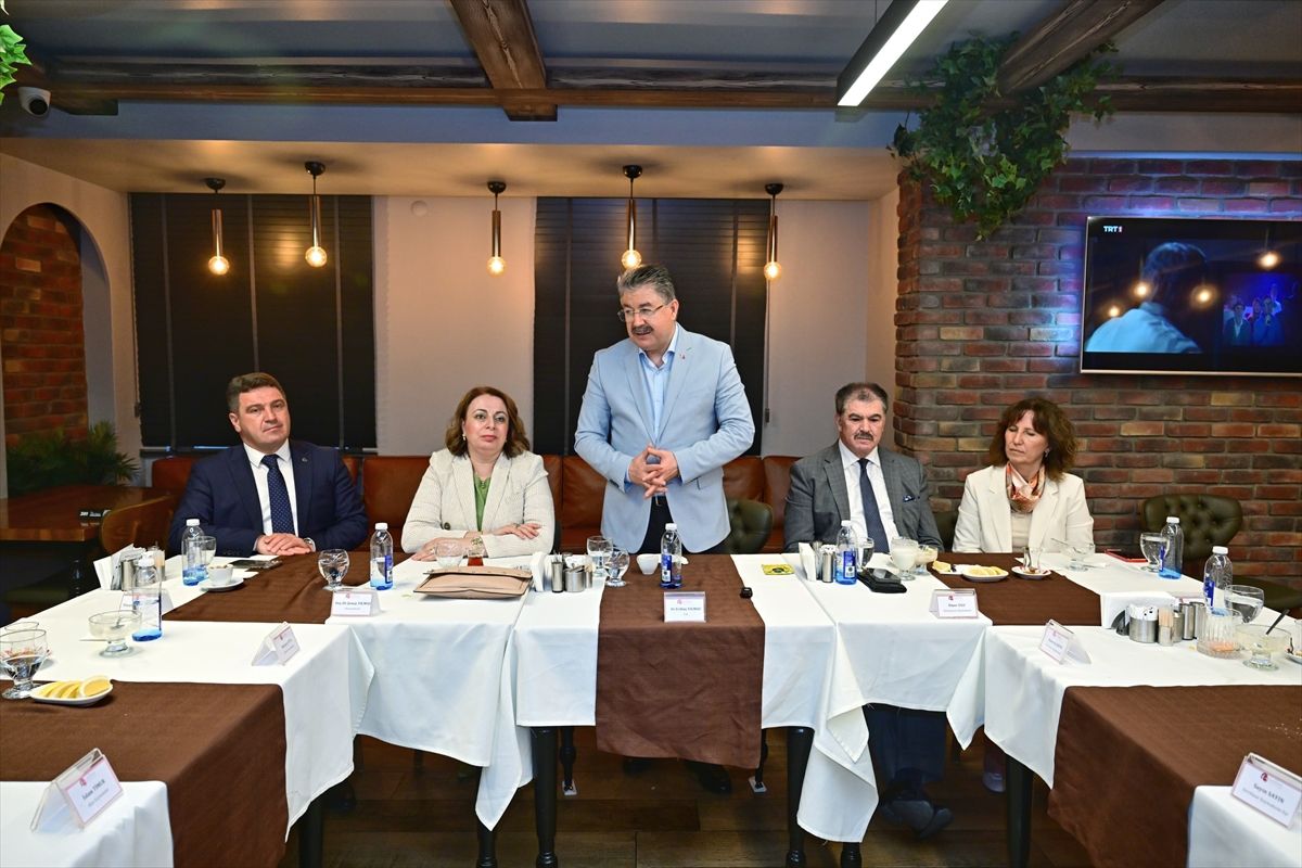 Eskişehir'de görev yeri değişen kaymakamlar ile başsavcı için veda programı düzenlendi