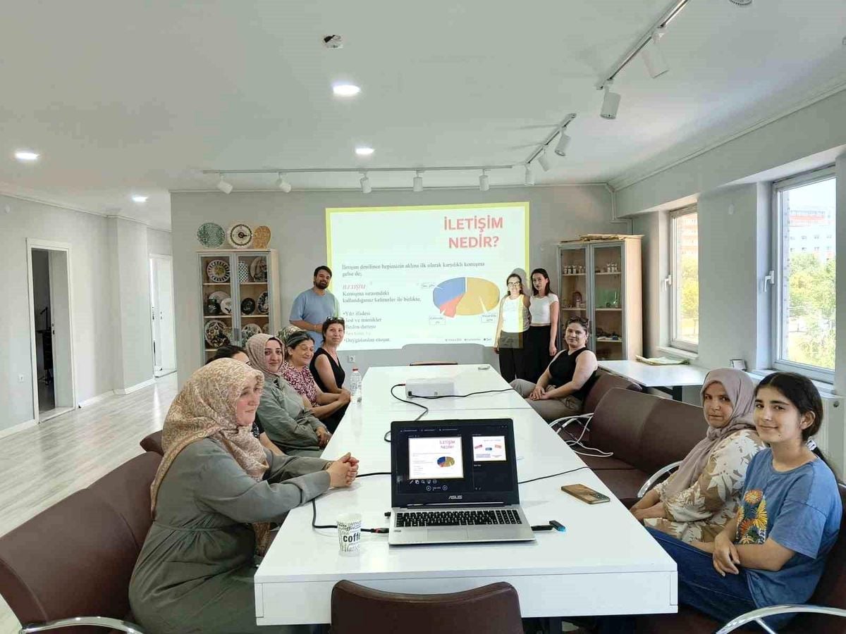Eskişehir'de kursiyer kadınlara 'Aile İçi İletişim ve Dijital Bağımlılık' eğitimi gerçekleştirildi