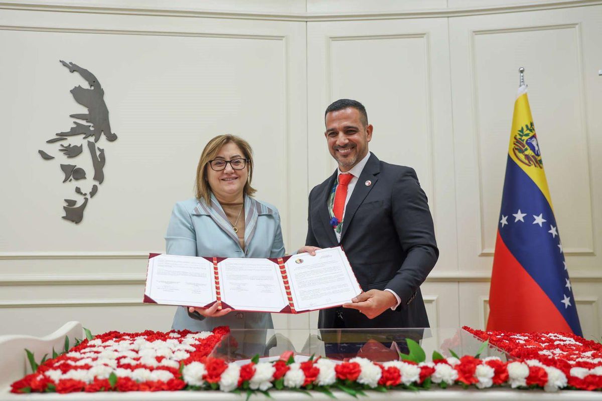 Fatma Şahin Maaşını Venezuela Yardım Kampanyasına Bağışladı