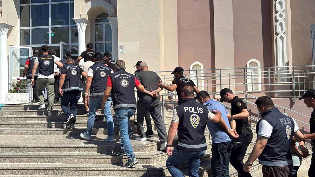 Fethiye merkezli göçmen kaçakçılığı operasyonunda 18 şüpheli adliyeye sevk edildi