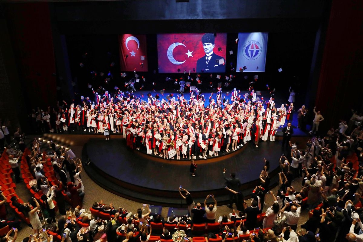 GAÜN Fen Edebiyat Fakültesi'nde mezuniyet töreni