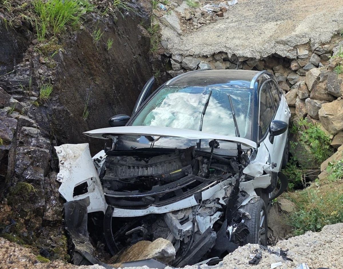 Giresun'da kanala düşen otomobildeki 1 kişi öldü, 4 kişi yaralandı