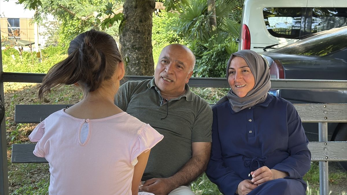 İkizlerinden birini kaybeden çift, kız çocuğuna yuva oldu