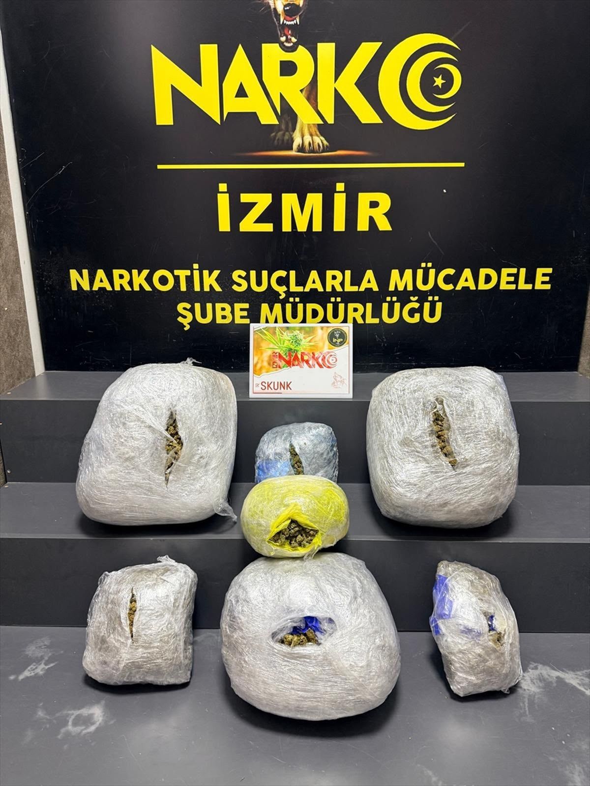 İzmir'de 15 kilogram uyuşturucu ele geçirildi, 3 şüpheli tutuklandı