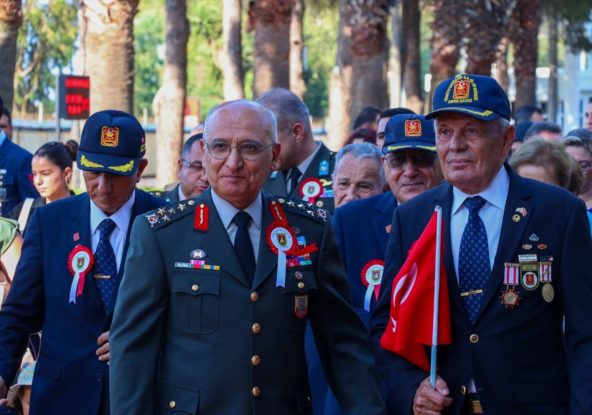 Türk Kara Kuvvetleri'nin 2235. yıl dönümü İzmir'de kutlandı