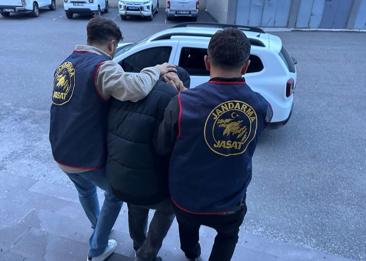 Kars'ta hakkında 42 yıl hapis cezası bulunan firari hükümlü yakalandı