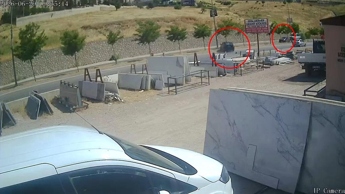 Karşı şeride geçen otomobille cip çarpıştı: 1 ölü, 3 yaralı
