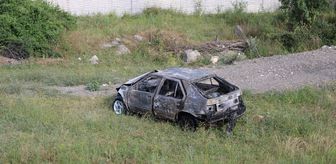 Kastamonu'da kamyonetle çarpışan otomobil alev aldı