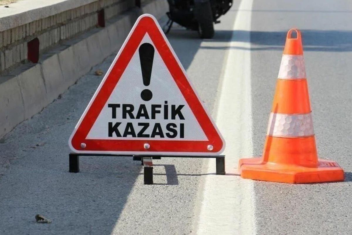 Katliam gibi kaza! Devrilen araçtaki 3 kişi feci şekilde can verdi