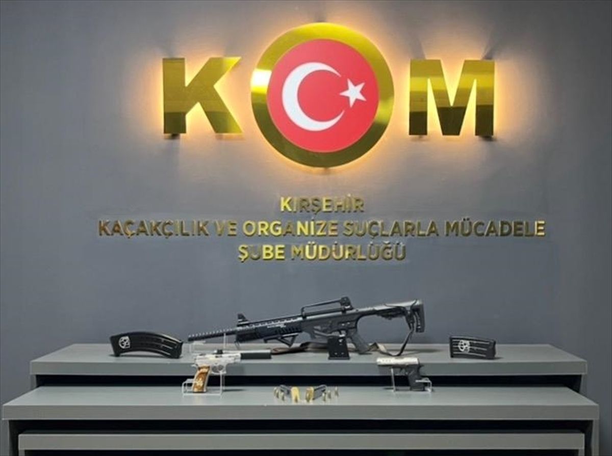 Kırşehir'de ruhsatsız silah ele geçirildi