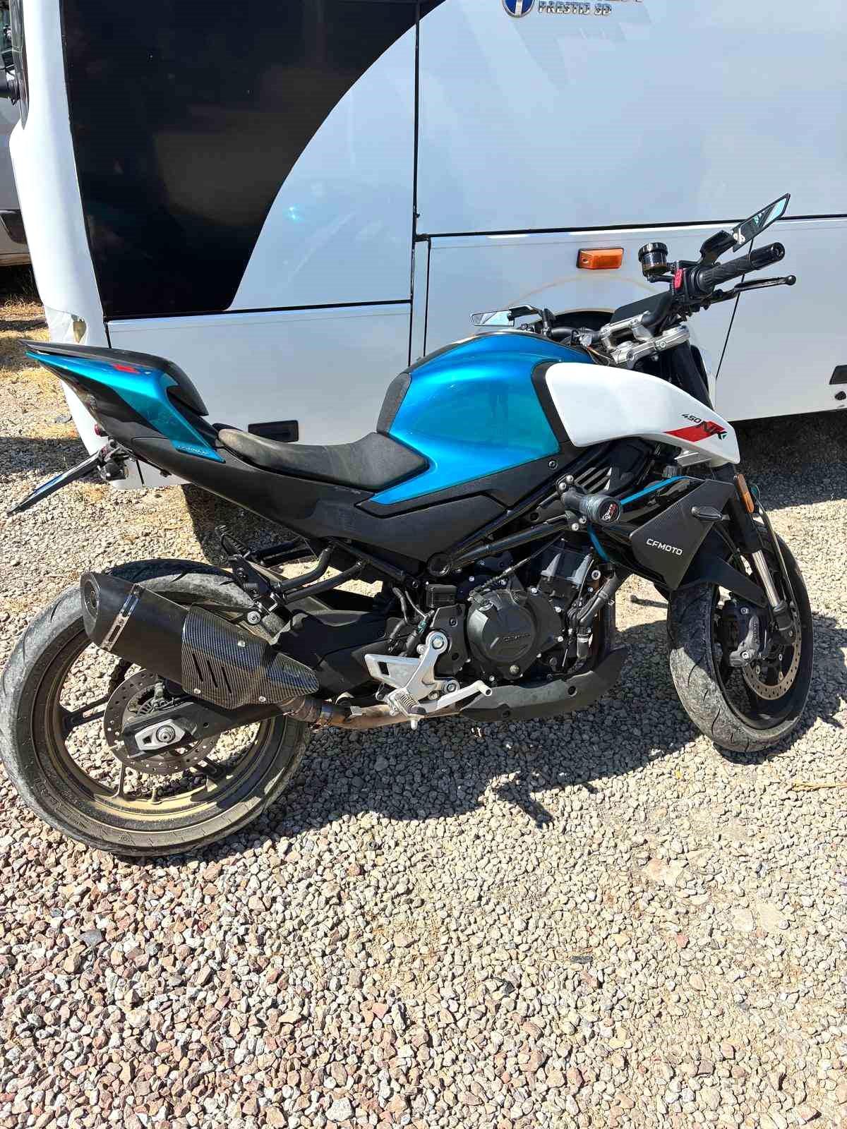 Kocaeli'de 'dur' ihtarına uymayan motosikletli polise çarptı