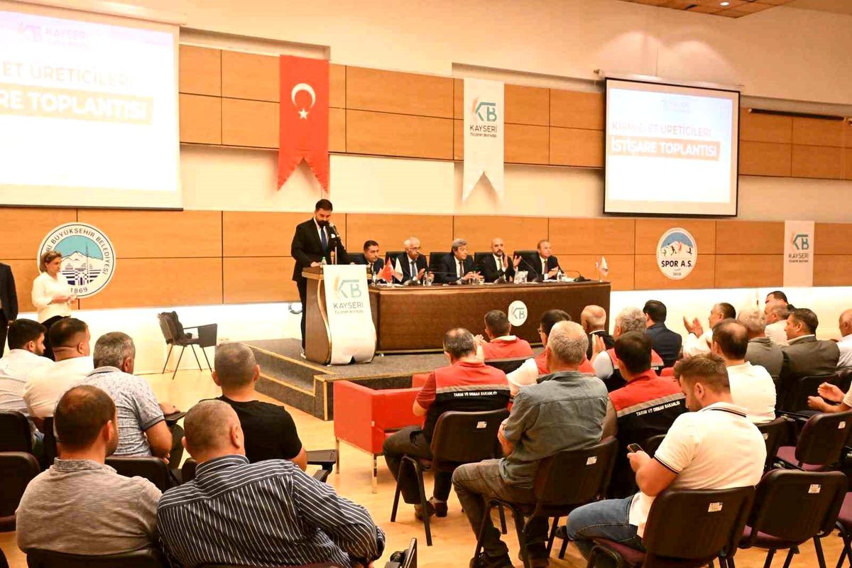 Kayseri'de düzenlenen kırmızı et üreticileri toplantısından bir görünüm