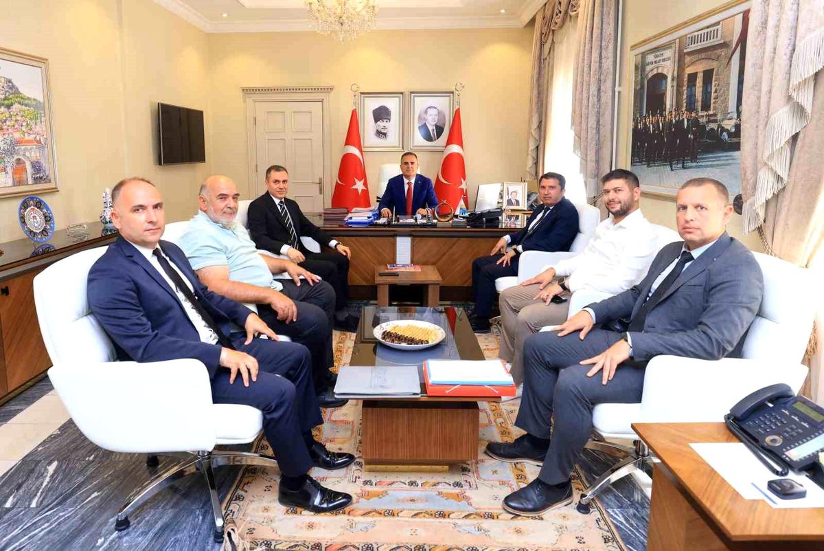 Muğla Valisi Akbıyık, Kızılay'ın Muğla'daki faaliyetleri hakkında bilgi aldı