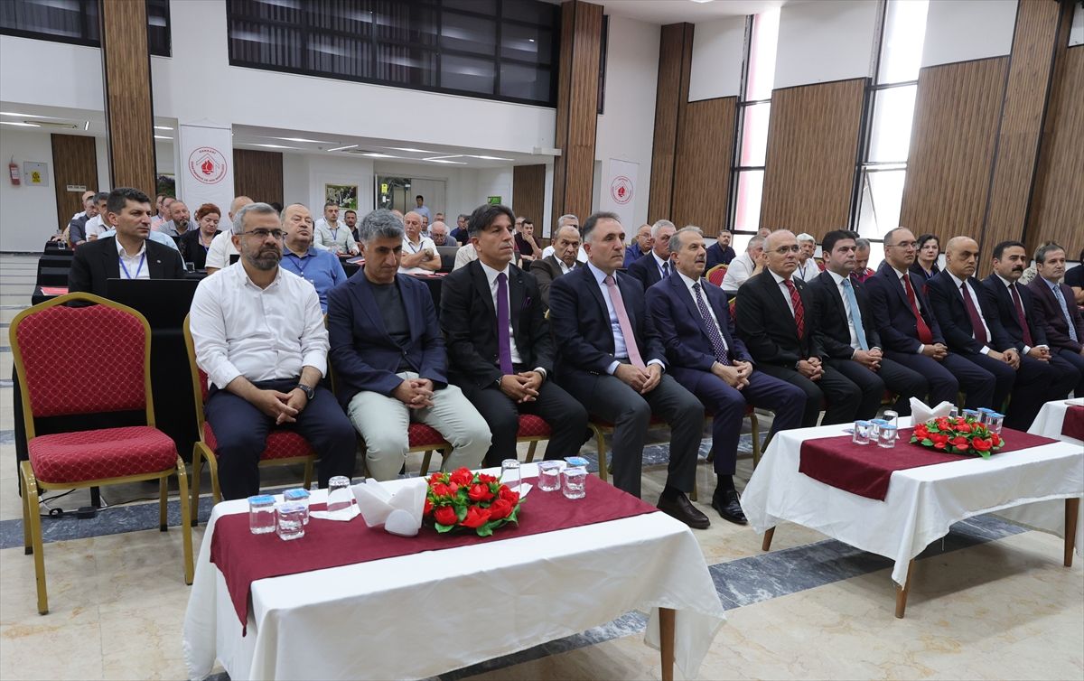 Öğretmenevi ve akşam sanat okulu müdürleri Hakkari'de buluştu