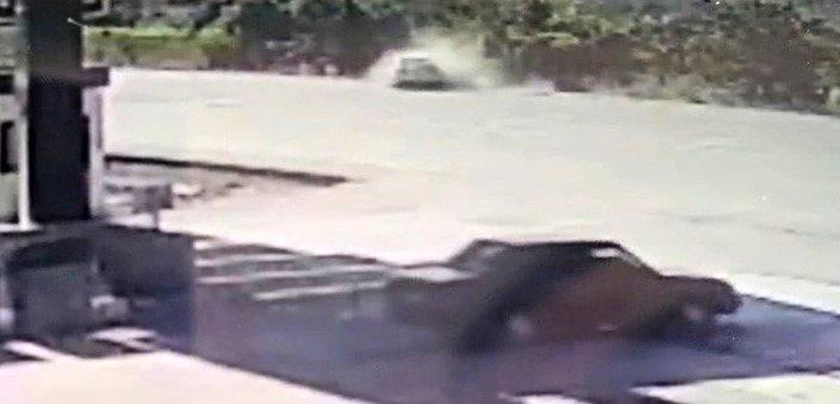 Otomobil park halindeki araca çarptı: 1 ölü, 2 yaralı
