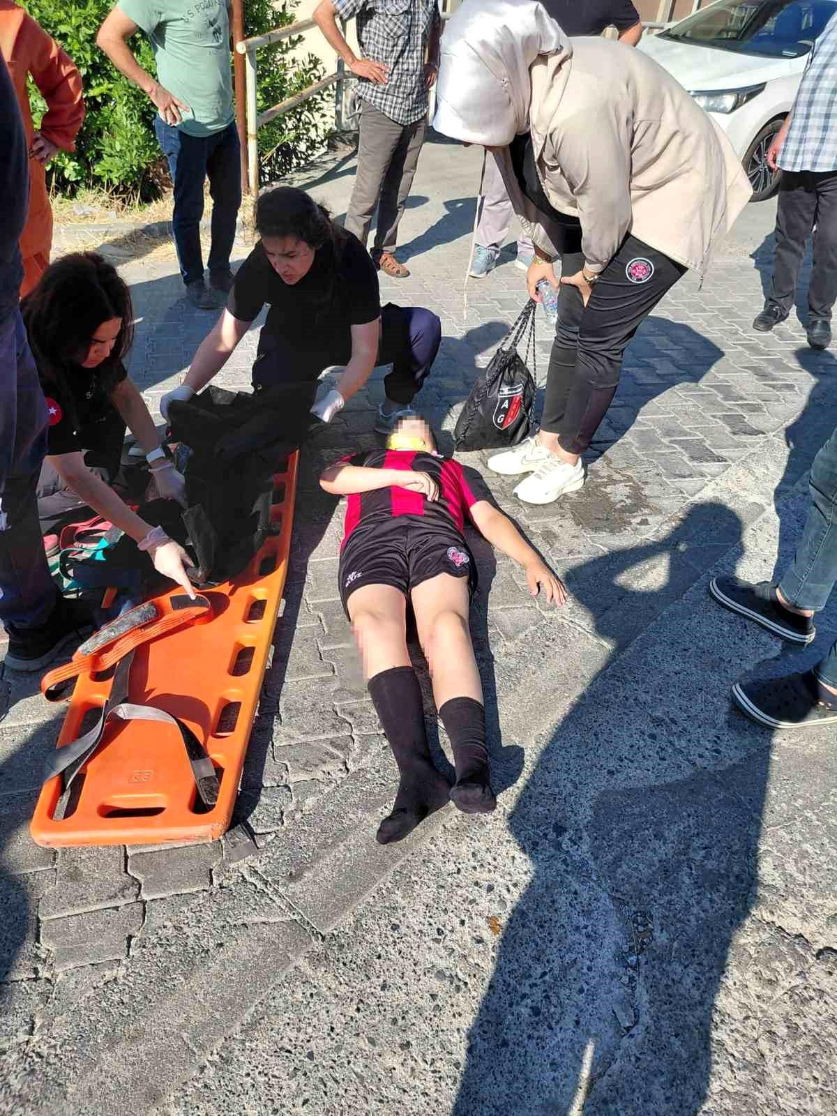 Otomobilin çarptığı çocuk yaralandı