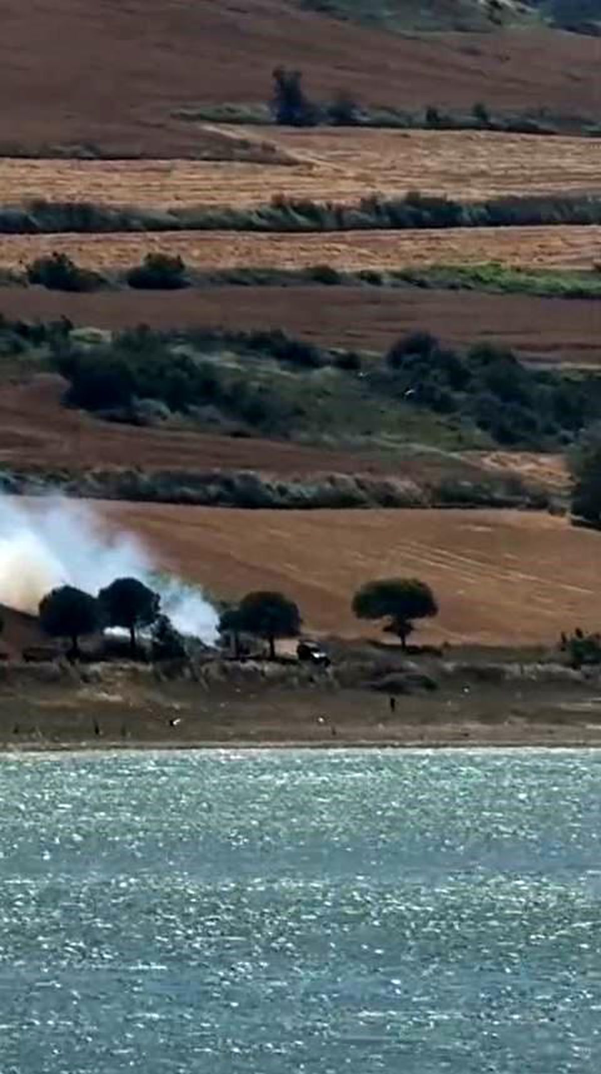 Piknik ateşi çayırlık alanı küle çevirdi
