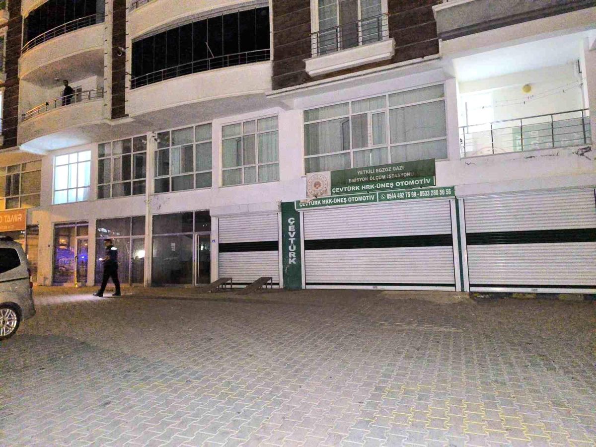 Siirt'te silahlı kavga: Baba ve oğlu yaralandı