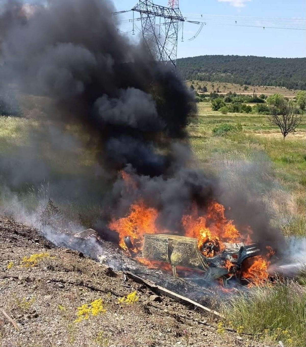 Kütahya Tavşanlı'da kaza sonrası yanan araç